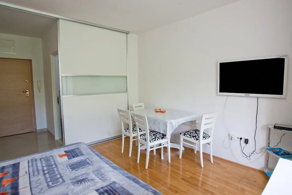 Apartment Busic In Split 0*,