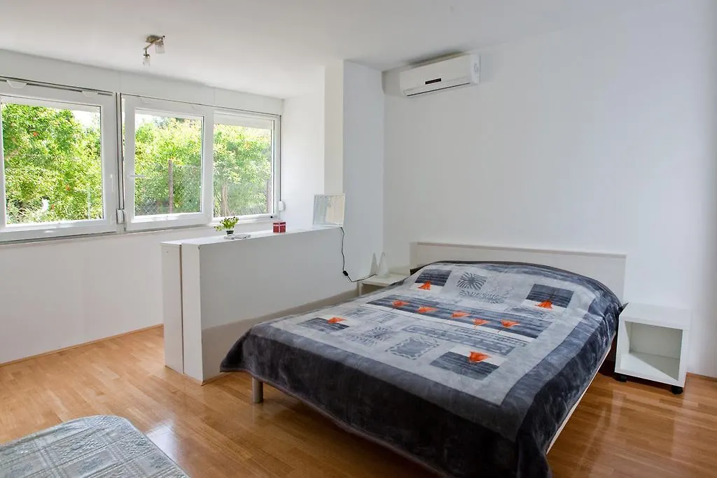 Apartment Busic In Split